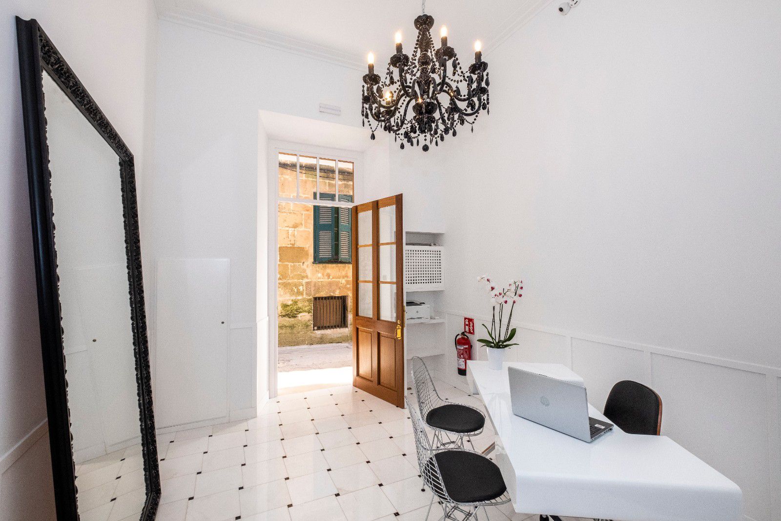 Divina Suites
